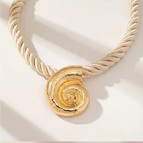 NWOT Zara Gold Conch Shell Cord Necklace - Picture 2 of 5